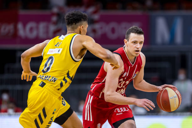 更是对网球 更是对网球