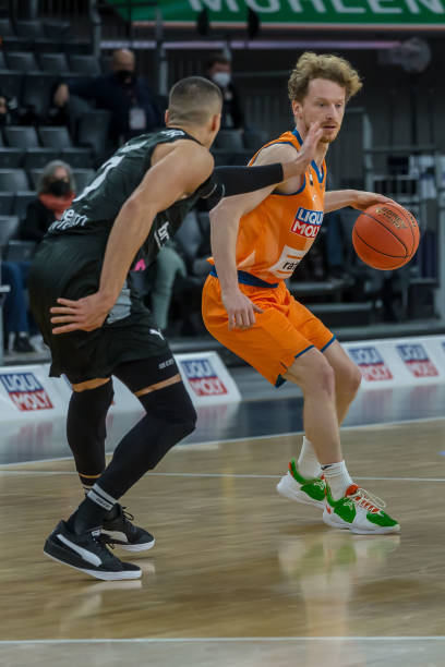 不断缩小差 不断缩小差